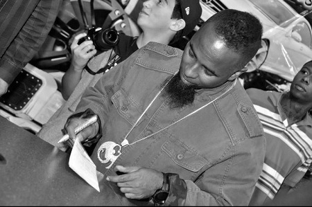 Tech N9ne Signs For Fans At KC Trends