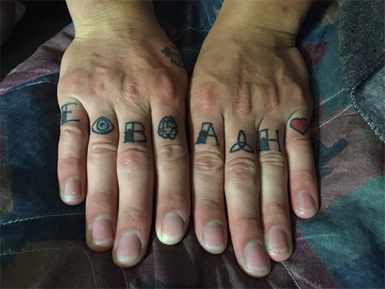 fingers-tattoo